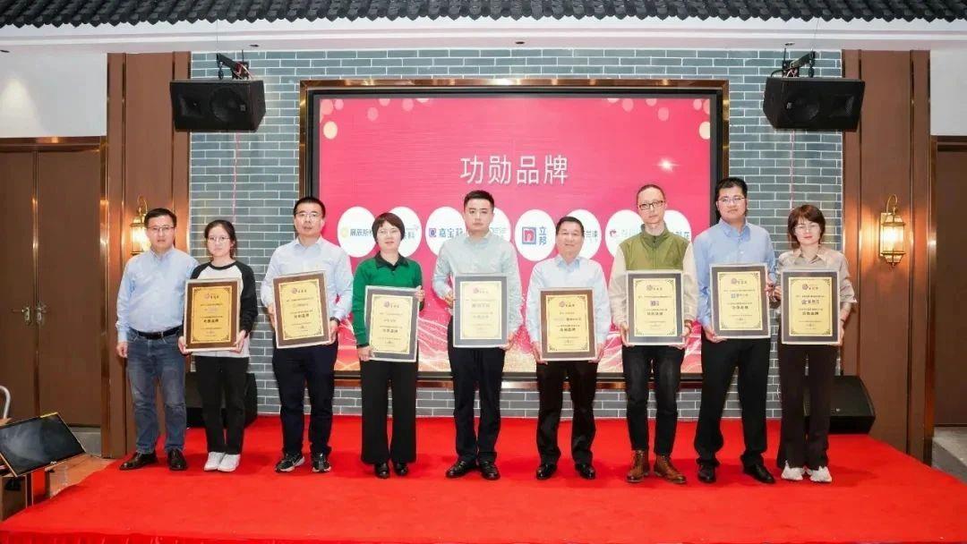 2024年中國(guó)家具涂料30強(qiáng)功勛品牌！巴德士家具漆再添殊榮