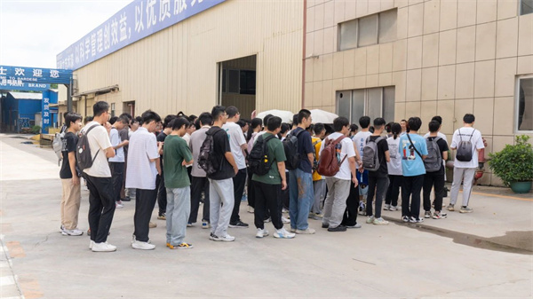 廣東藥科大學師生參觀巴德士