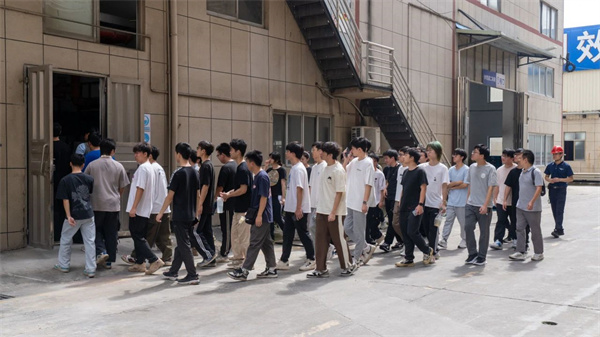廣東藥科大學師生參觀巴德士
